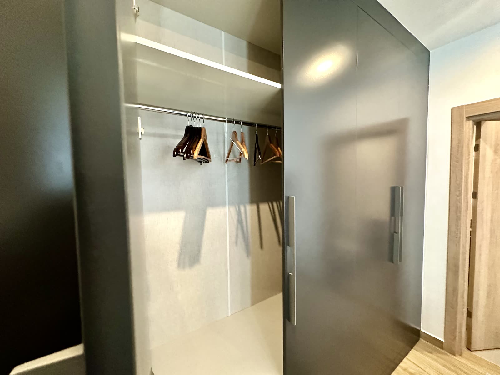 Built-in sliding wardrobe